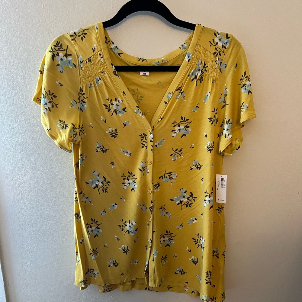 Old navy tshirt size small